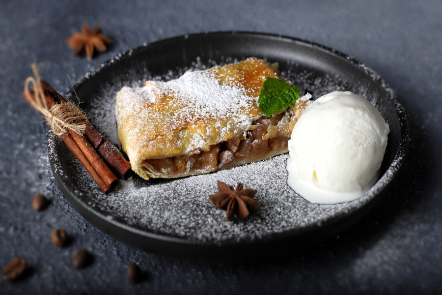 У нас вы найдете как классические английские блюда, так и блюда с других концов света.