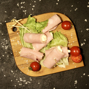 Фото Ветчинные рулетики с сыром и чесноком